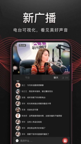 雨后积水倒映出悬浮的发光纸船与月亮的壁纸